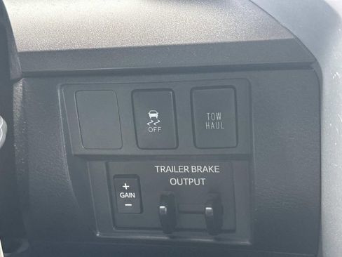 Used 2019 Toyota Tundra SR5 w/ SR5 Upgrade Package image 27