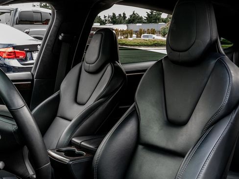 Used 2019 Tesla Model X 75D image 24