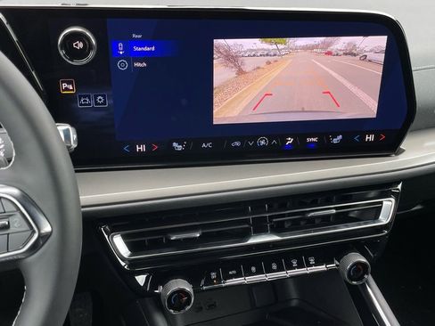 New 2026 Chevrolet Traverse LT FWD image 18