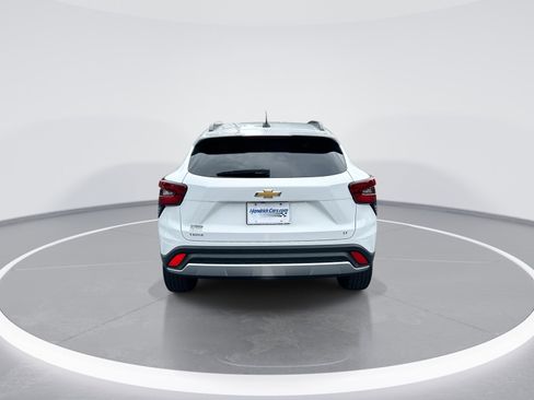 Used 2025 Chevrolet Trax LT w/ Driver Confidence Package FWD image 8