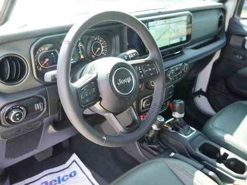 Certified 2025 Jeep Gladiator Mojave AWD/4WD image 16