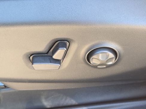 New 2026 Chrysler Pacifica Limited w/ Uconnect Theater Family Group image 21