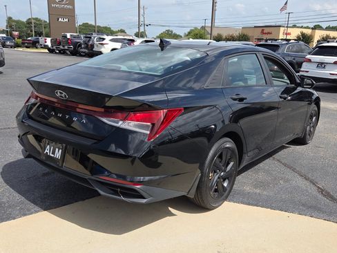 Used 2023 Hyundai Elantra SEL FWD image 13