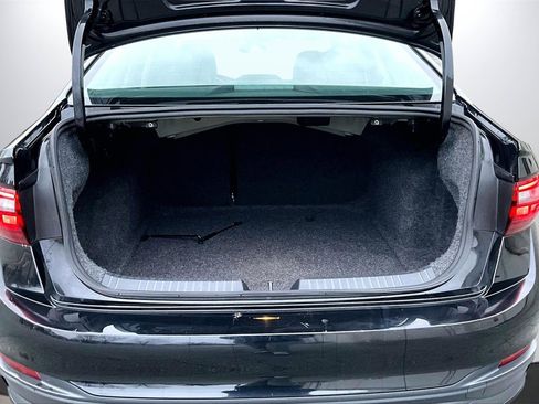 Used 2024 Volkswagen Jetta SE image 23