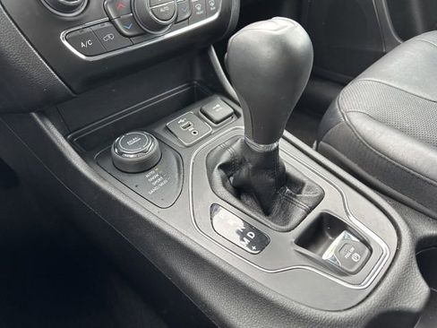 Used 2021 Jeep Cherokee Latitude Lux w/ Comfort/Convenience Group AWD/4WD image 24