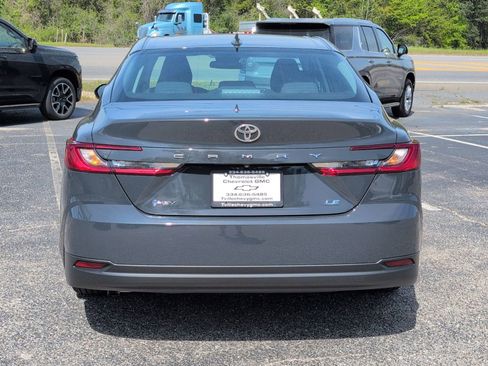 Used 2025 Toyota Camry LE image 4