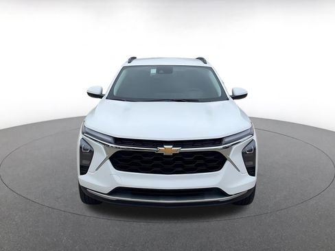 Used 2025 Chevrolet Trax LT w/ LT Convenience Package image 3