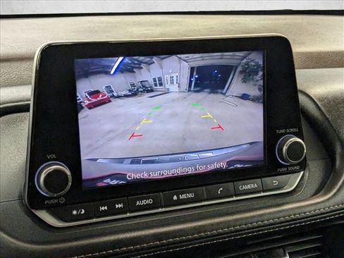 Used 2023 Nissan Rogue SV image 13