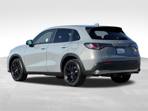 Used 2025 Honda HR-V Sport image 3