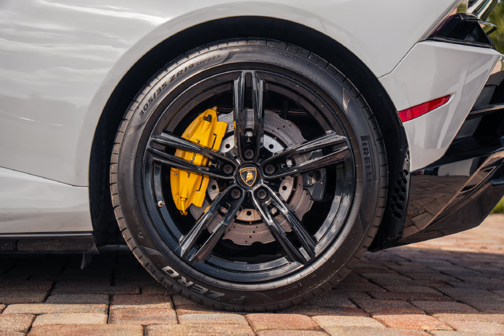 Used 2020 Lamborghini Huracan EVO RWD image 16