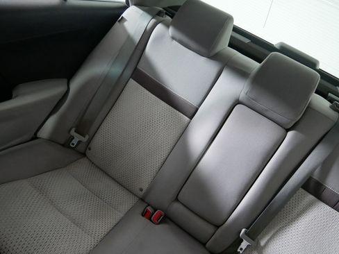 Used 2013 Toyota Camry LE image 12