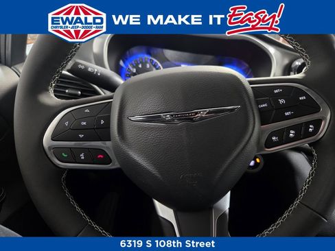 New 2026 Chrysler Pacifica Select image 6