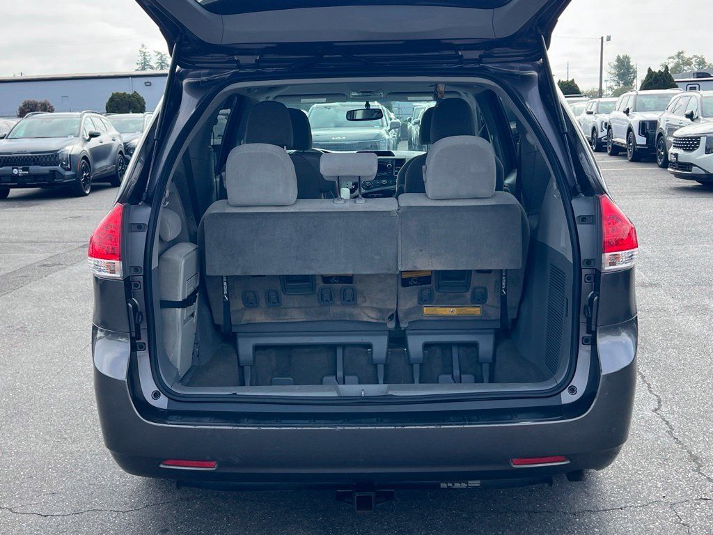 Used 2012 Toyota Sienna LE FWD image 12