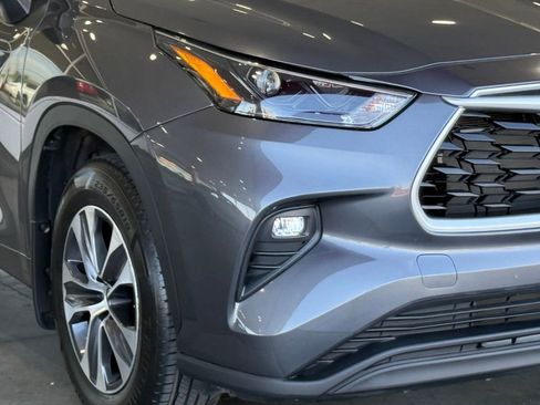 Used 2023 Toyota Highlander XLE image 8