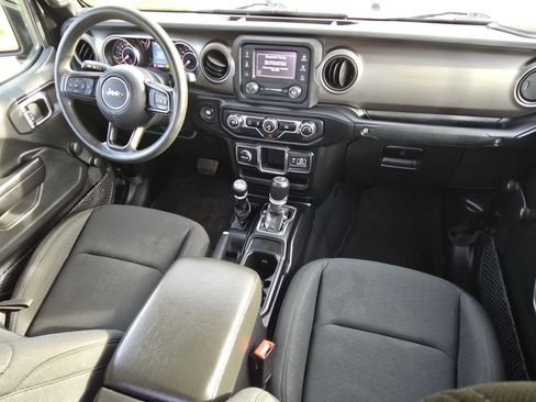 Used 2020 Jeep Gladiator Sport AWD/4WD image 17