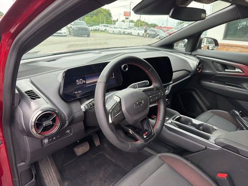 Used 2025 Chevrolet Equinox EV RS FWD image 3