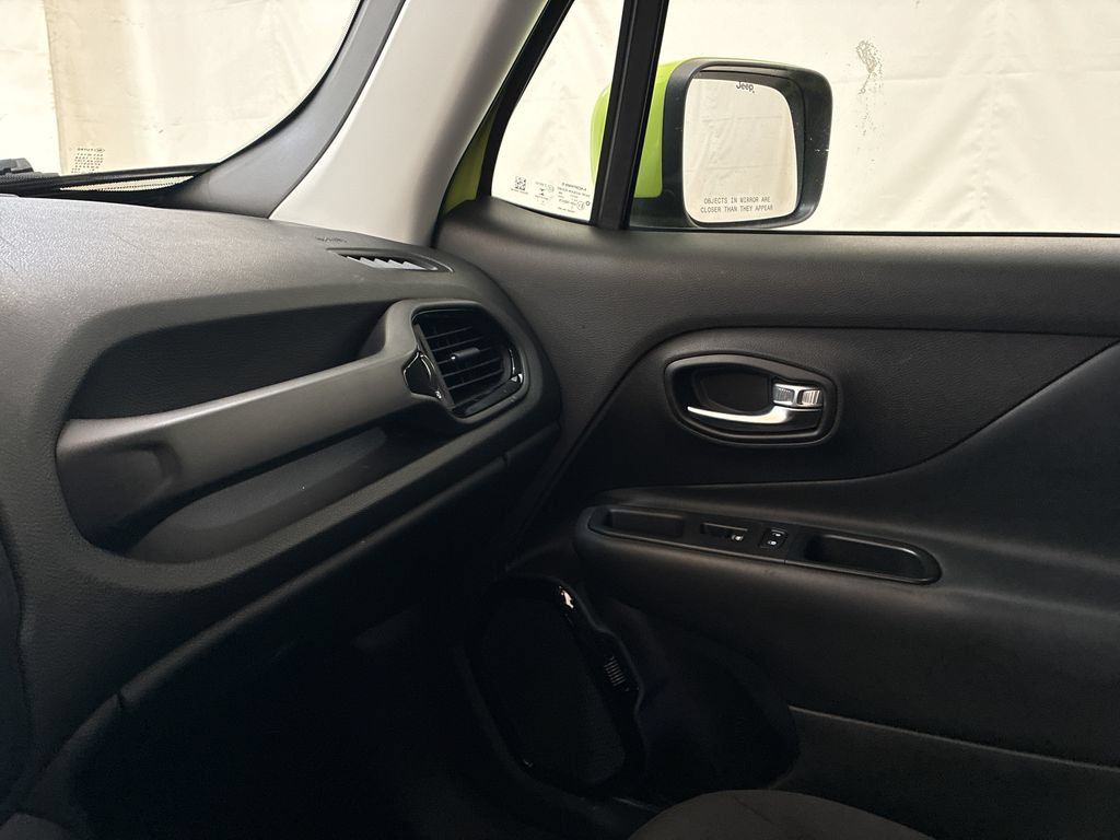 Used 2018 Jeep Renegade Altitude AWD/4WD image 24