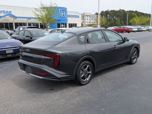 Used 2025 Kia K4 LXS FWD image 3