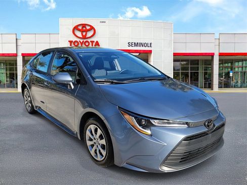 Used 2025 Toyota Corolla LE image 2