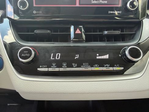Used 2022 Toyota Corolla LE FWD image 10