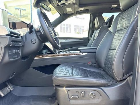 Used 2025 Cadillac Escalade Sport Platinum w/ LPO, Floor Liner Package AWD/4WD image 21