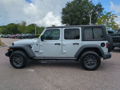 Used 2024 Jeep Wrangler Unlimited Sport AWD/4WD image 3