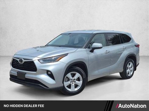 Used 2021 Toyota Highlander LE AWD/4WD image 1