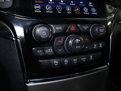 Used 2020 Jeep Grand Cherokee Limited image 36