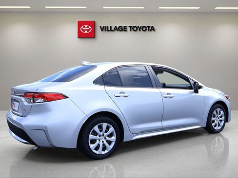 Certified 2022 Toyota Corolla LE FWD image 5