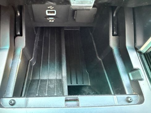 Used 2016 Ford Explorer Platinum image 25