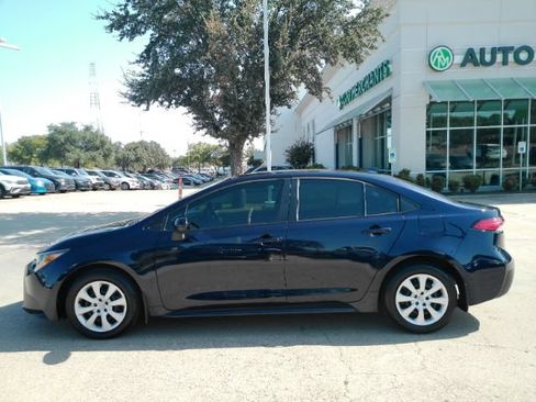 Used 2025 Toyota Corolla LE FWD image 12