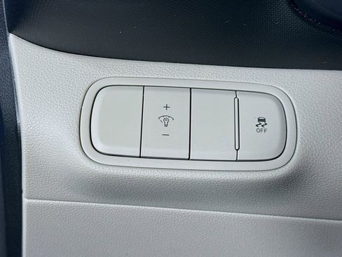 Certified 2024 Hyundai Venue SEL FWD image 20