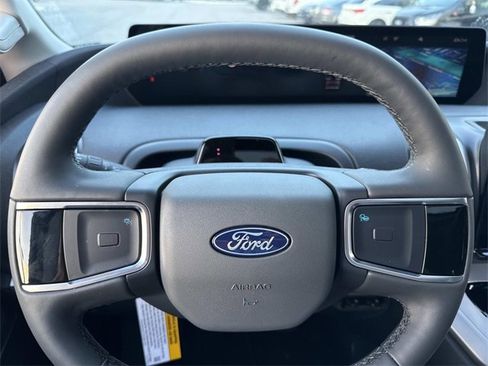 New 2025 Ford Expedition Active image 30