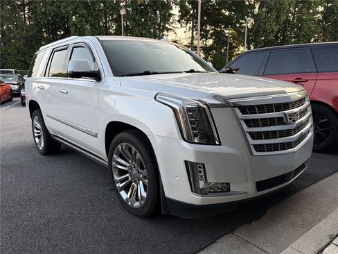 Used 2020 Cadillac Escalade Premium Luxury w/ LPO, Radiant Package AWD/4WD image 3