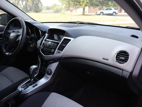 Used 2016 Chevrolet Cruze LS FWD image 17
