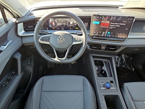 New 2026 Volkswagen Tiguan SE image 9