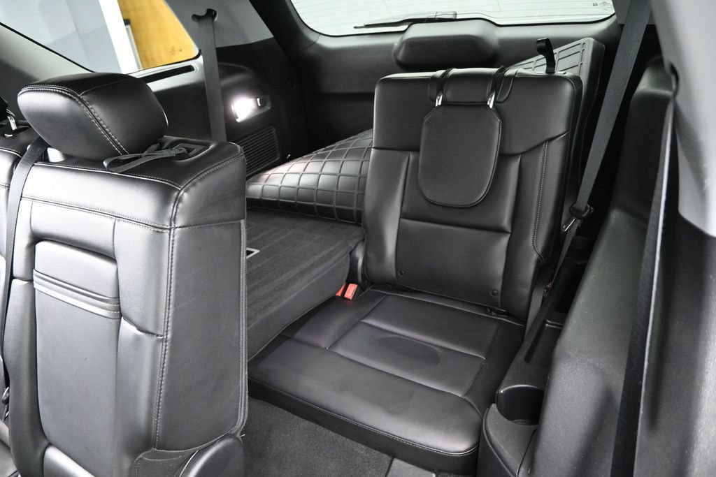 Used 2023 Ford Explorer XLT w/ Equipment Group 202A AWD/4WD image 17