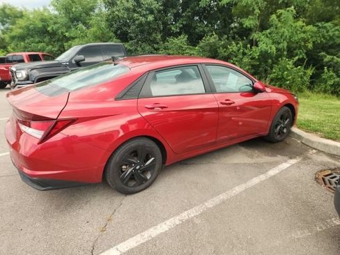 Used 2023 Hyundai Elantra SEL FWD image 3