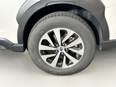 Used 2025 Subaru Outback Premium AWD/4WD image 11