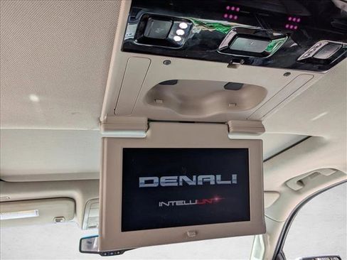 Used 2020 GMC Yukon XL Denali w/ Denali Premium Package image 19