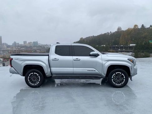 Certified 2025 Toyota Tacoma SR5 image 3