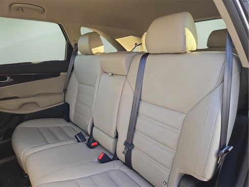Used 2017 Kia Sorento EX w/ EX V6 Premium Package image 11