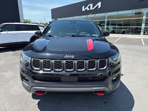 Used 2024 Jeep Compass Trailhawk AWD/4WD image 9