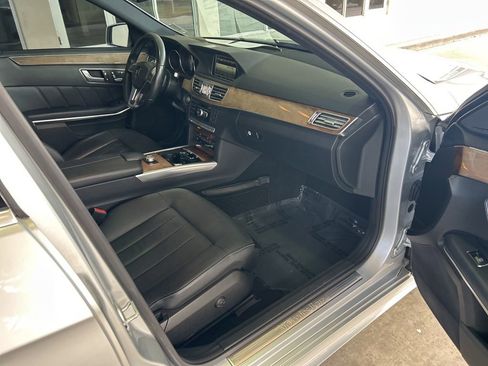 Used 2014 Mercedes-Benz E 550 4MATIC Sedan image 22