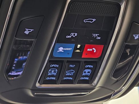 New 2025 Jeep Grand Cherokee Limited image 34