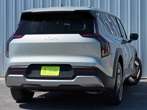 Used 2024 Kia EV9 Light Long Range image 4