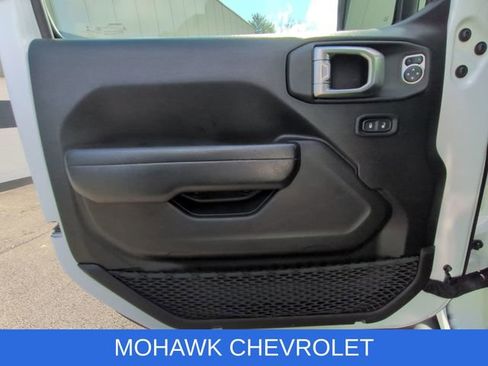 Used 2022 Jeep Gladiator Sport image 22