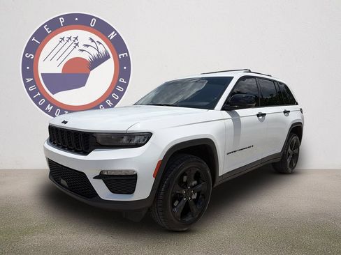 Used 2023 Jeep Grand Cherokee Limited w/ Black Appearance Package AWD/4WD image 2