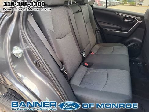 Used 2022 Toyota RAV4 XLE FWD image 5