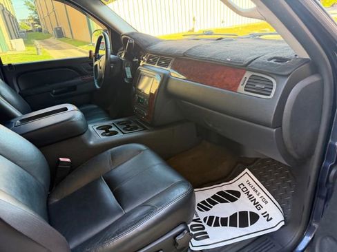 Used 2010 Chevrolet Avalanche LT w/ Regional Value Package image 30